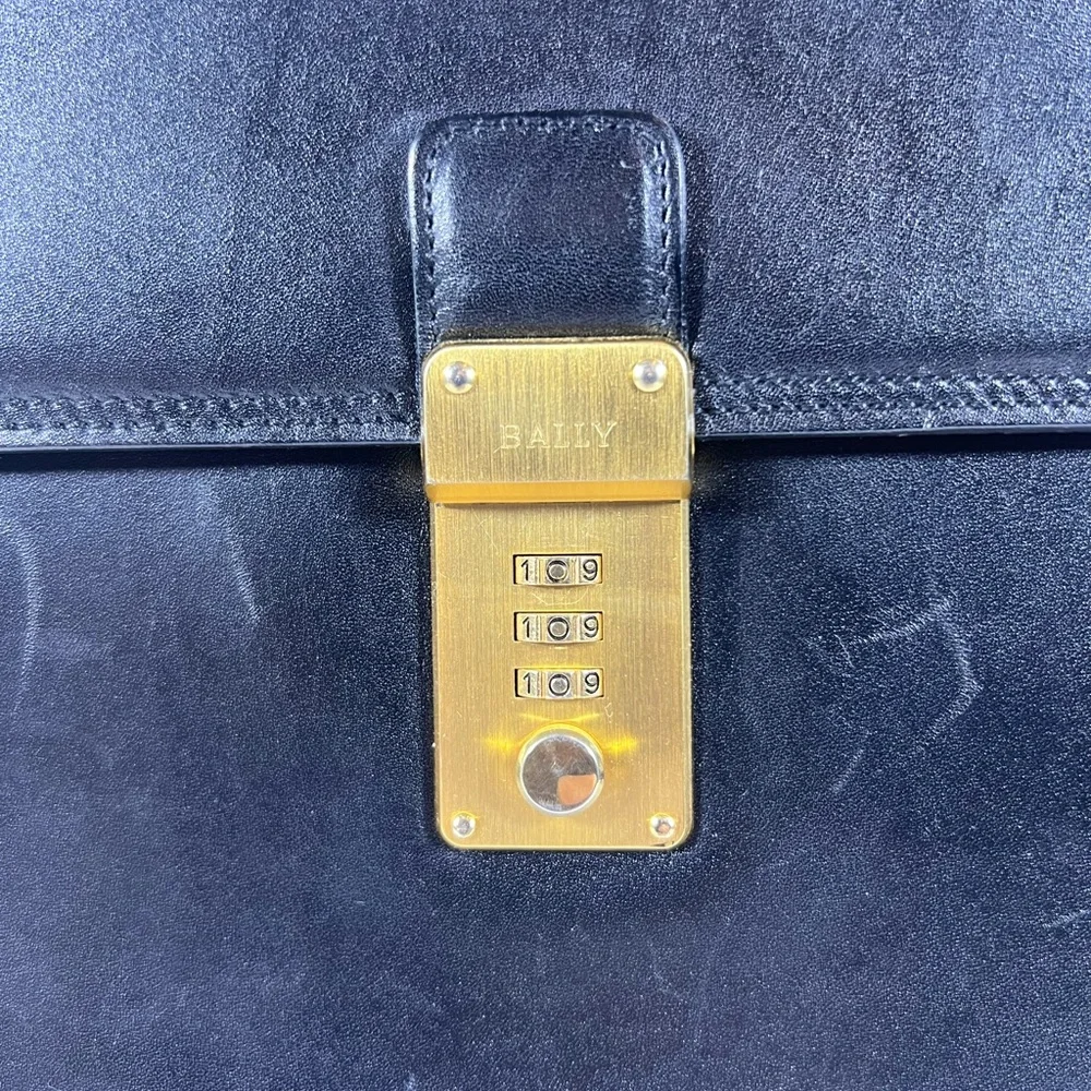 3042: Vintage Bally Black Leather Briefcase Attaché w/ Lock - scratched
